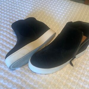 Low platform boots blacks size 71/2